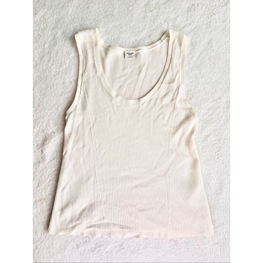Abercrombie and Fitch white ribbed u neck sweater tank top size L